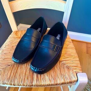 Kenneth Cole Sleek Black Leather Slip-On Loafers with Moccasin Design (NIB)
